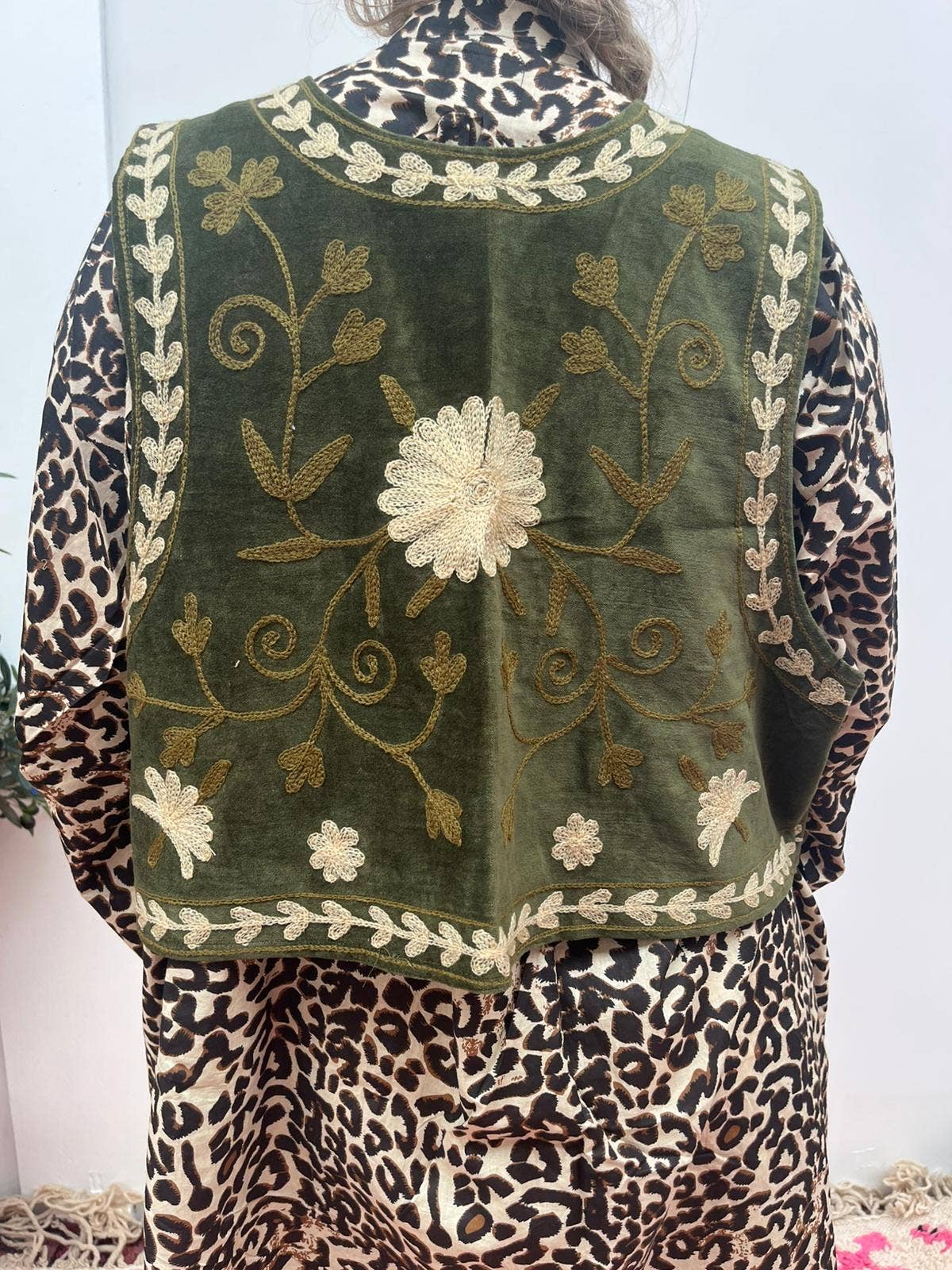 ToutVintage - Wholesale Outerwear Vest - Women's - Suzani velvet Waistcoat green beige9