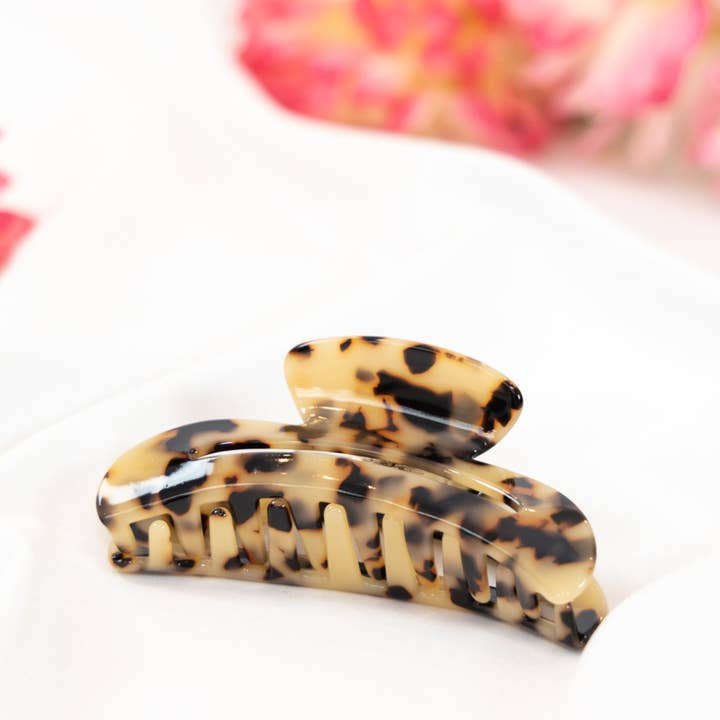 Axcessorize – wholesale Hair clip – Women’s – Hair Claw Clip - Acrylic mixed crescent shaped hair claw11