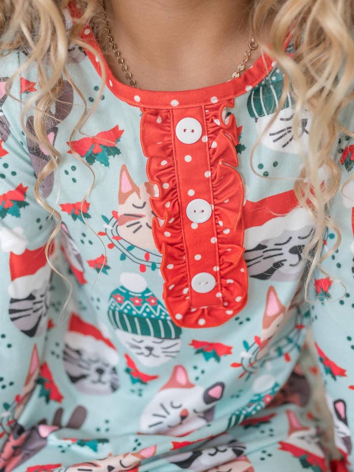 Robe de jeu Cat Ruffle Lounge Lounge pour enfants pour la vente par Oopsie Daisy