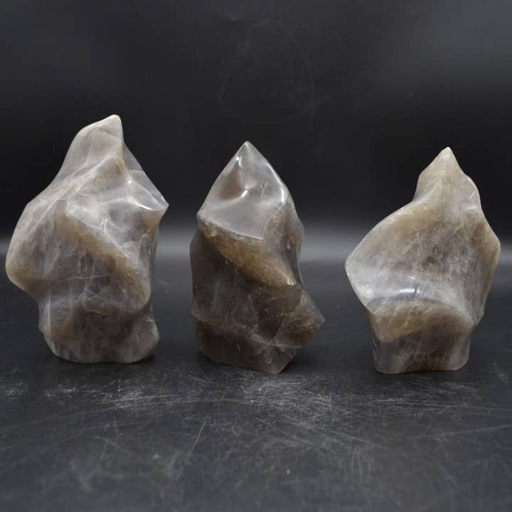 Blå Rosenkvarts Krystal Flamme Fri Form - 3 Størrelser for engroshandel hos Calder Crystals