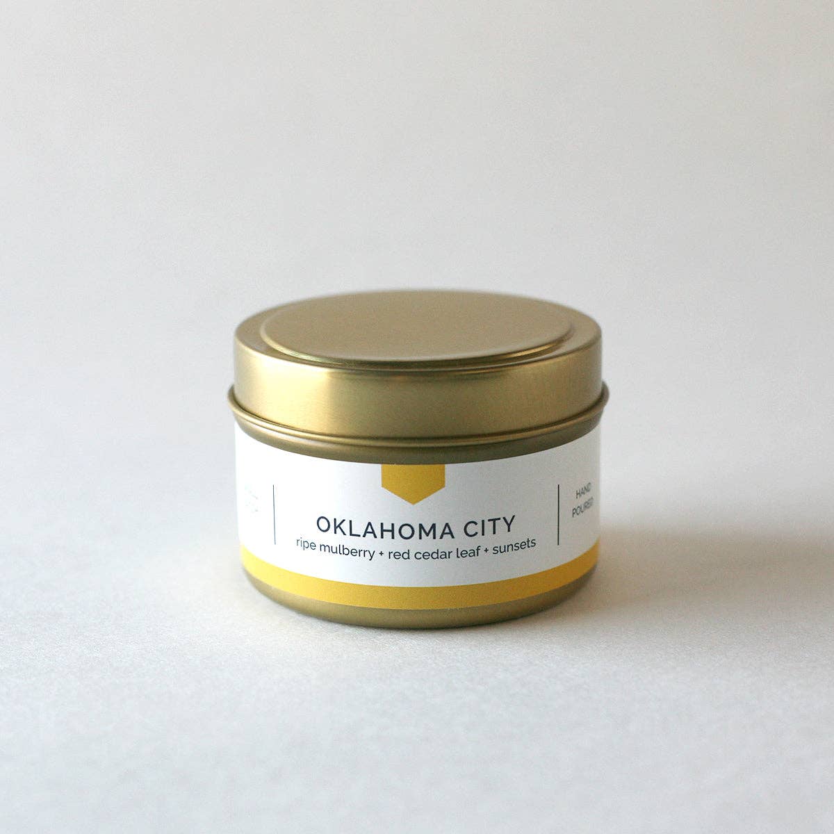 Vacant Wheel – Engroshandel Rejsestearinlys – OKLAHOMA CITY Rejse Tin Sojalys - Moden Morbær og Rød Cedertræsblad, Håndhældt (4 oz)