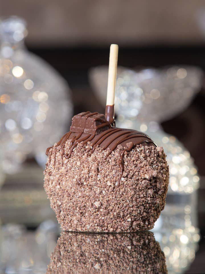 Kit Kat Milk Chocolate Chocolate Caramel Apple for wholesale by Simply Amazing Apples