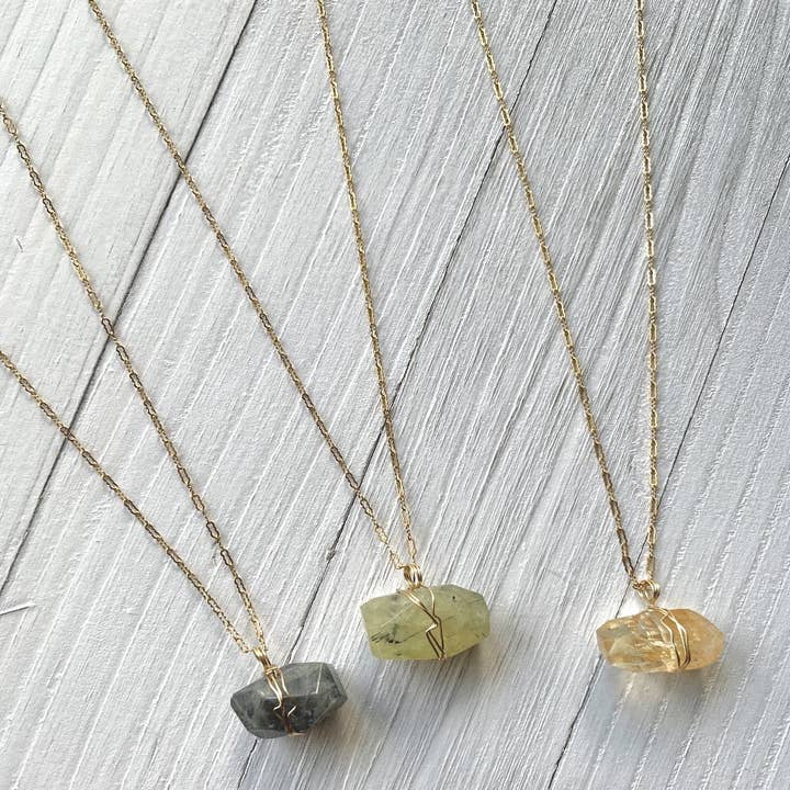 Collier en or 14 carats avec pierres précieuses pour la vente par The Risen Lotus LLC