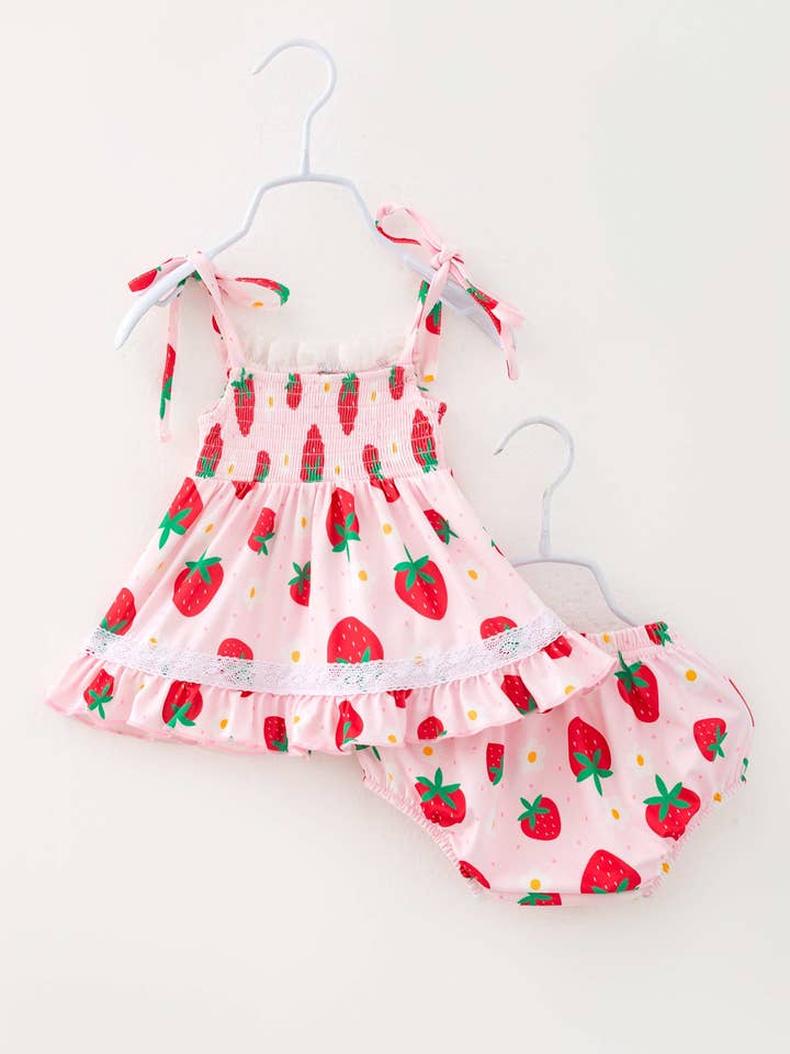 littleoneusa - Vente Ensemble de vêtements – bébé - Ensemble barboteuse à volants en dentelle smockée pour bébé fille avec fleurs de fraise roses4