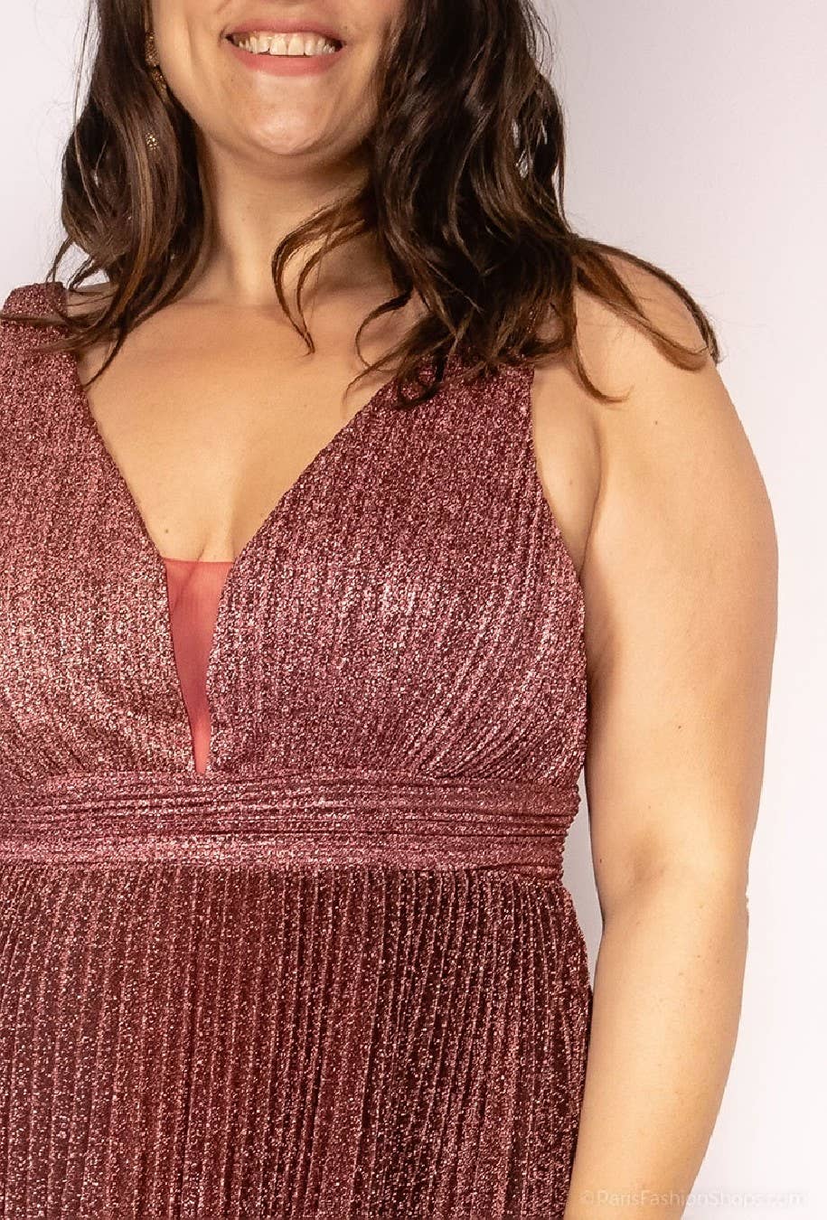 Eva & Lola - Epsilonn – wholesale Klänning - Dam – Maxiklänning i plusstorlek med plisserad och glansig finish - HM2251QS12