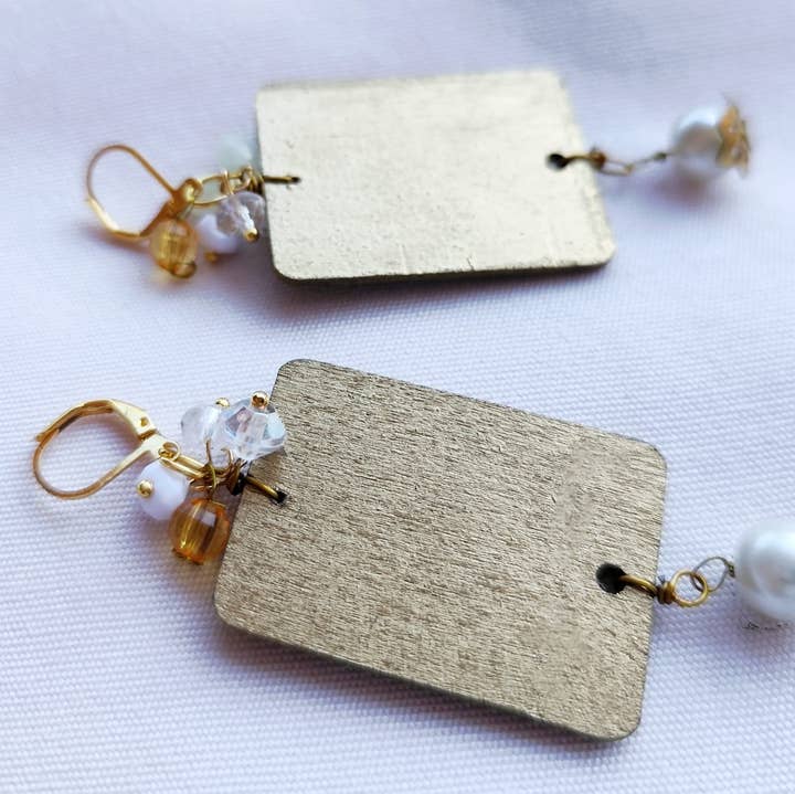 Wild & Free - Wholesale Dangle Earrings - Pendientes de la Virgen María estilo vintage de los años 19201