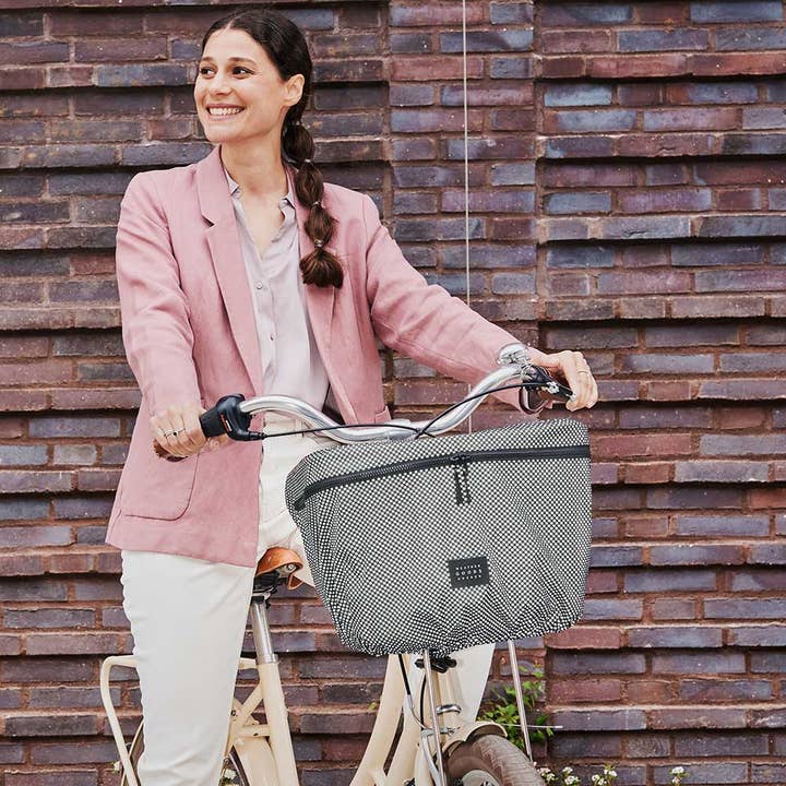 Weather Goods Sweden - Wholesale Biking Accessories - Luna Reflective & Waterproof Bike Basket Cover Front Dot4