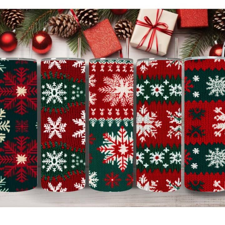 Kuschelige Weihnachtsbecher — festliche hässliche Pullovermuster sorgen für Wärme und gute Laune für den Großhandel von SoCal Creative