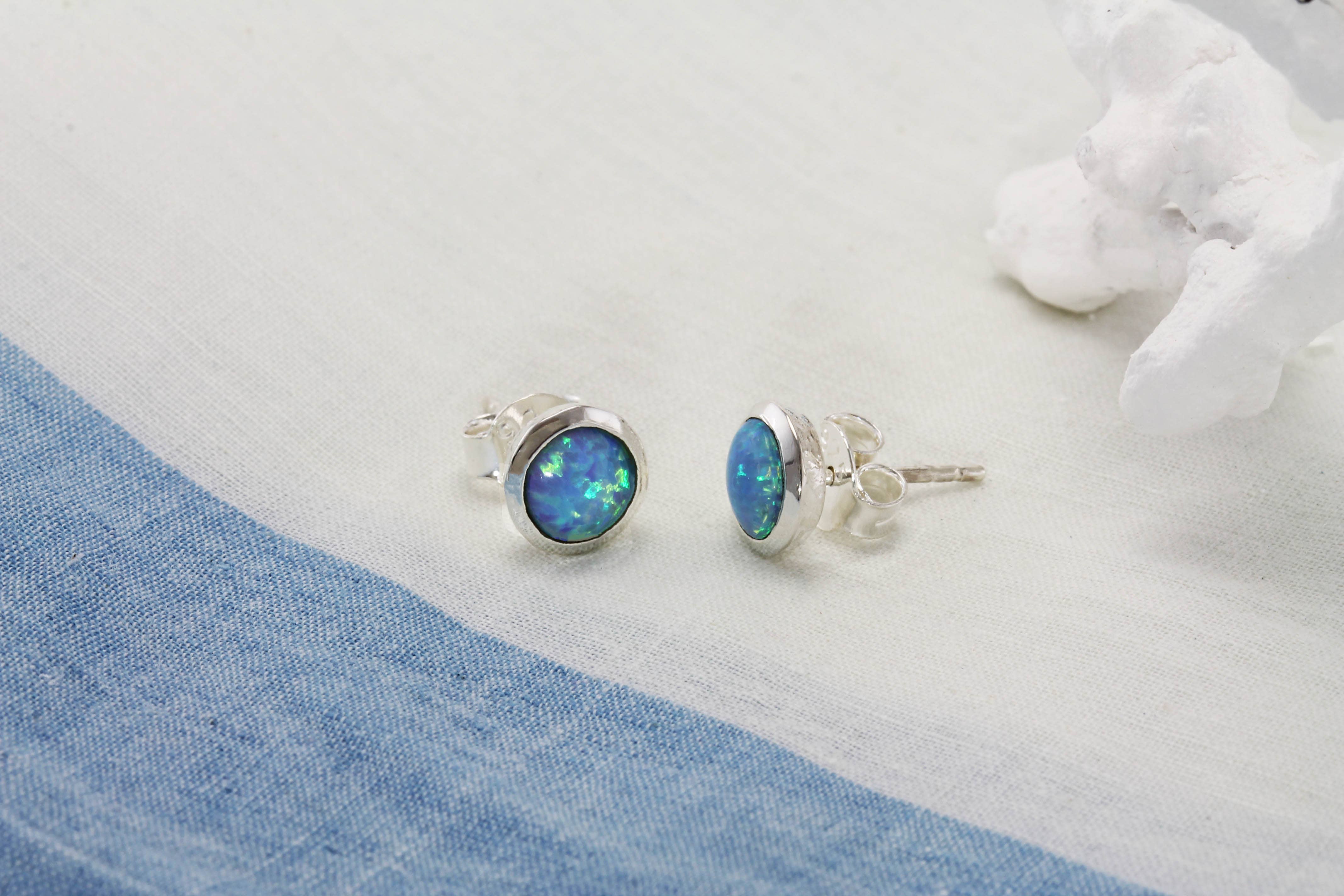 Banyan Jewellery - Vendita all'ingrosso Orecchini a bottone - Orecchini a bottone fatti a mano in argento sterling con opalite blu4