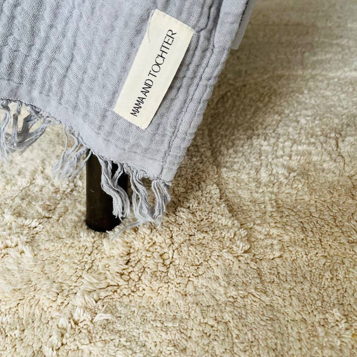 Mama and Tochter - Venta al por mayor Mantas de sofá - Manta orgánica de muselina de algodón 4 capas - gris claro1