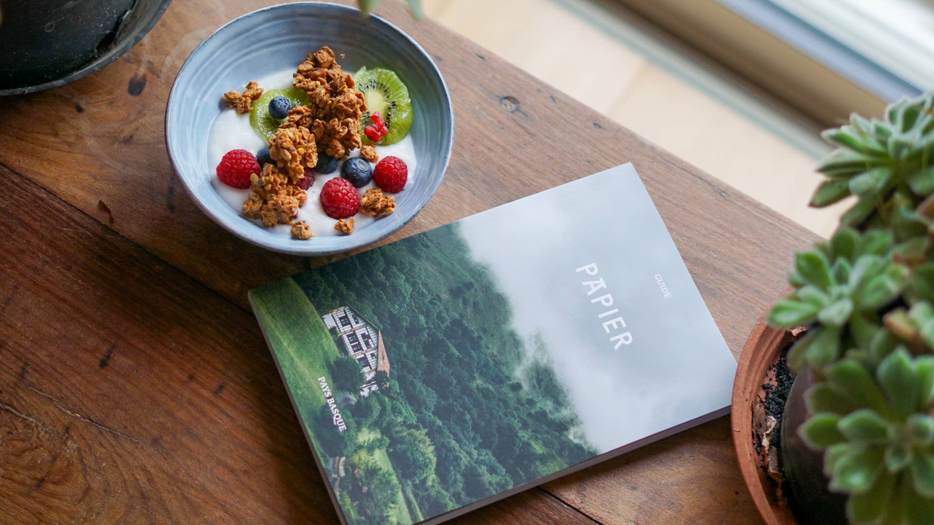 Les Éditions Papier - Wholesale Travel Book - BASQUE COUNTRY PAPER GUIDE - travel book2