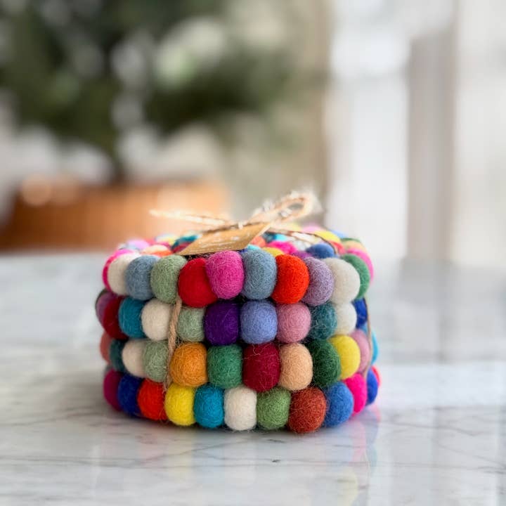 Ganapati – Großhandel Untersetzer – Untersetzer aus Filzkugeln, rund, Regenbogenfarben, 4er-Set