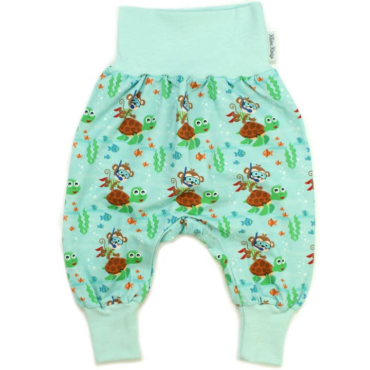 Babybukser med voksende pasform, abe og havdykning motiver for engroshandel hos Kleine Könige