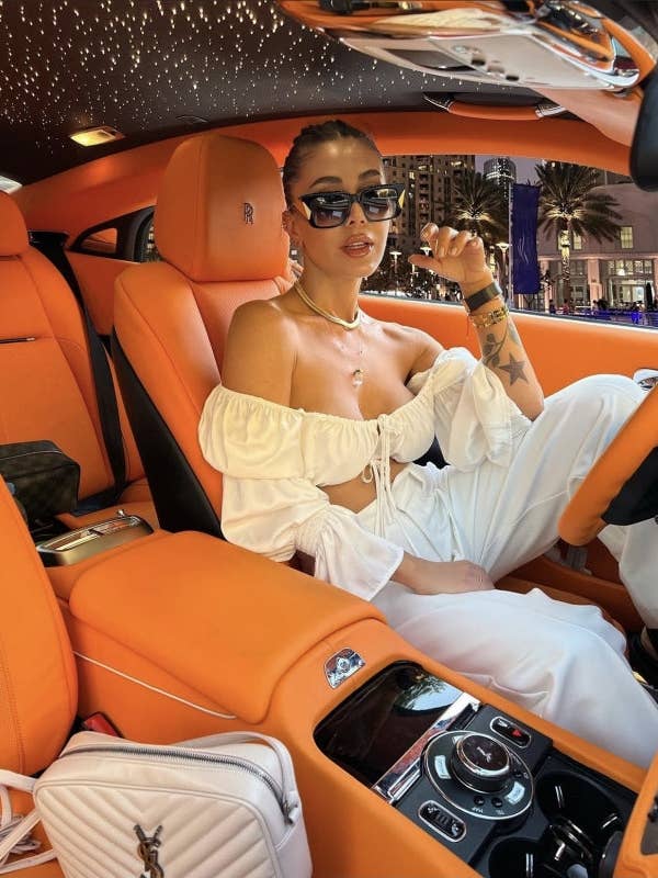 Collier ras du cou à grande chaîne à chevrons pour la vente par Nayla Jewelry