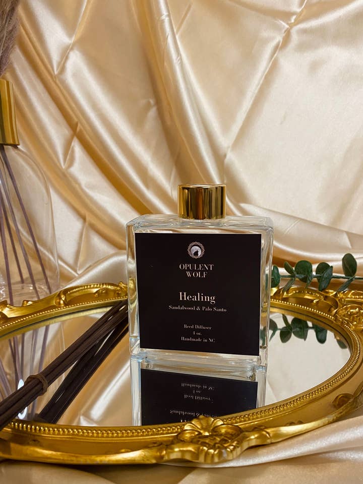 Palo Santo & Sandeltræ Reed Diffuser for engroshandel hos Opulent Wolf Candles