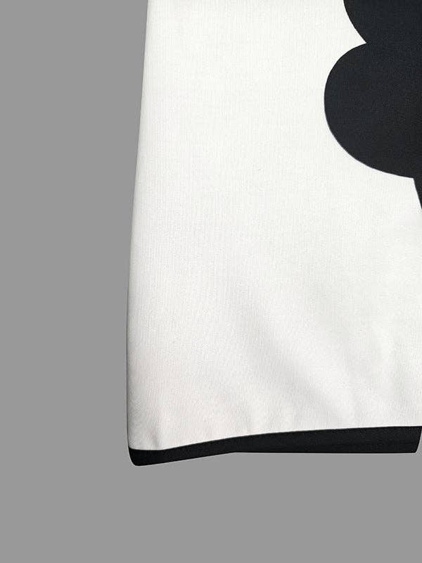 PRETO BRANCO Casaco de gola alta com manga longa, corte solto, estampa floral em cores contrastantes e abertura lateral para venda a revendedores na Faire22