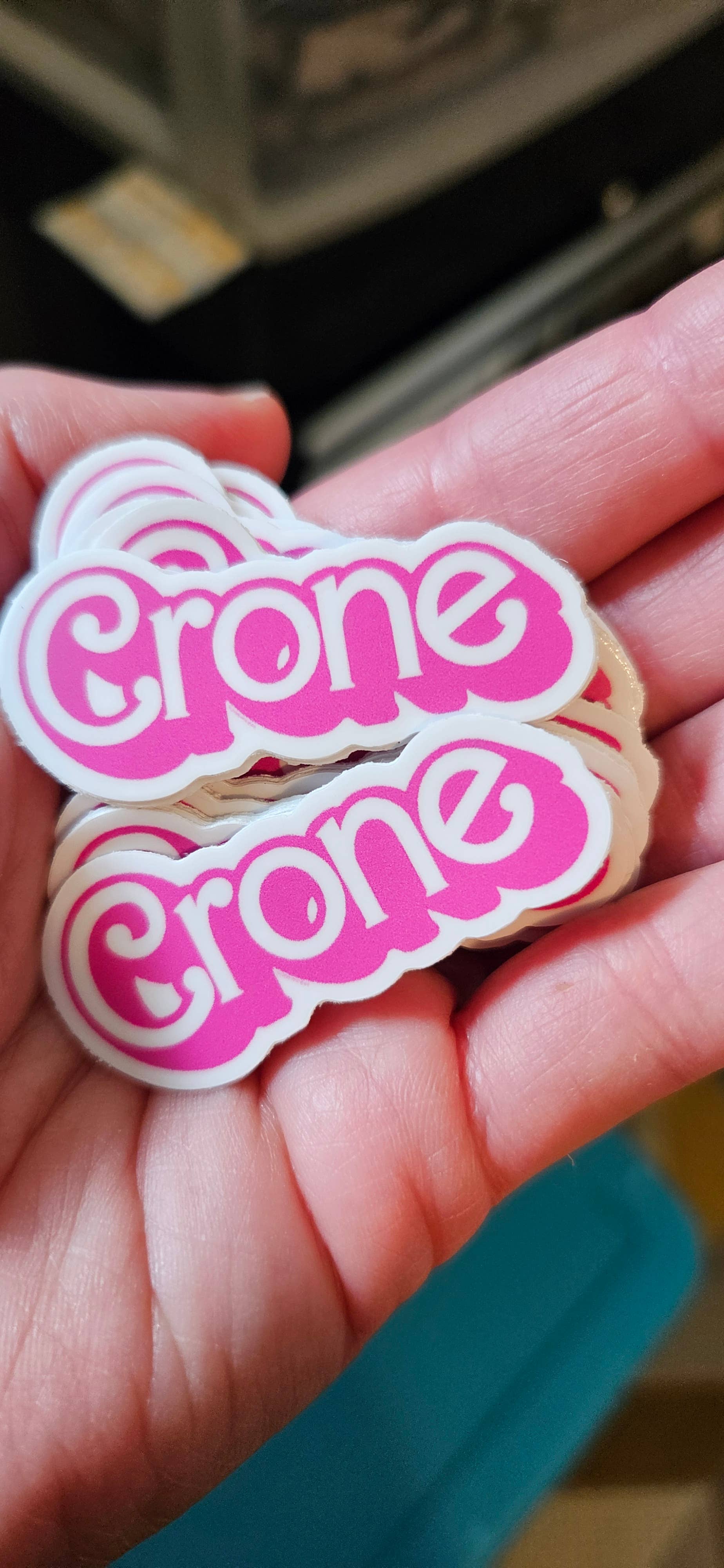 Yonder Studios - Vendita all'ingrosso Adesivo - Adesivo Barbie Strega1