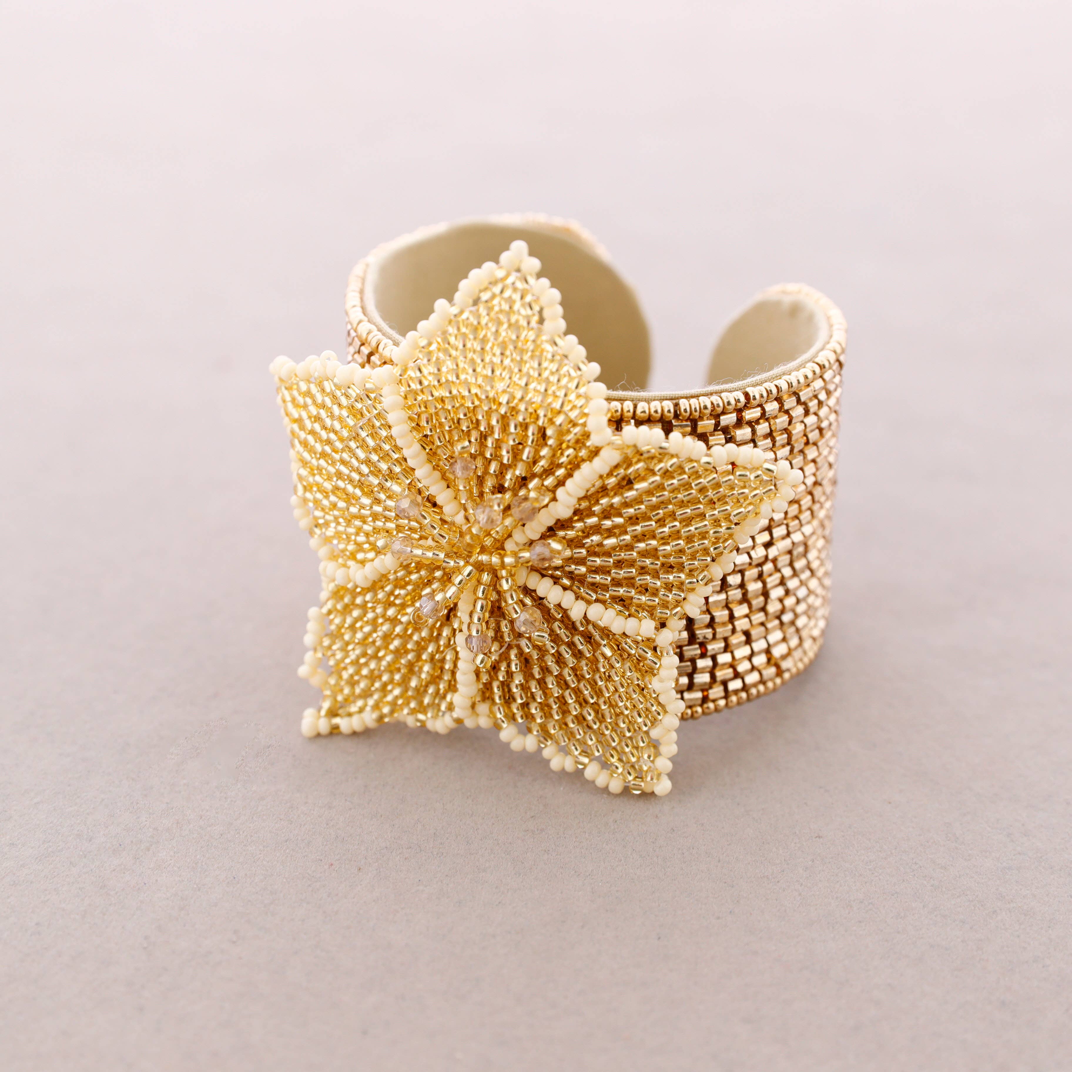 Sonata - Vente Bijoux à boutons pression - Bracelet ethnique réglable avec perles en forme de fleur3