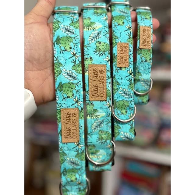 Collare in tessuto stampato con rane verdi, Dixie Lane Collars per la vendita all'ingrosso da parte di Dixie Lane Collars