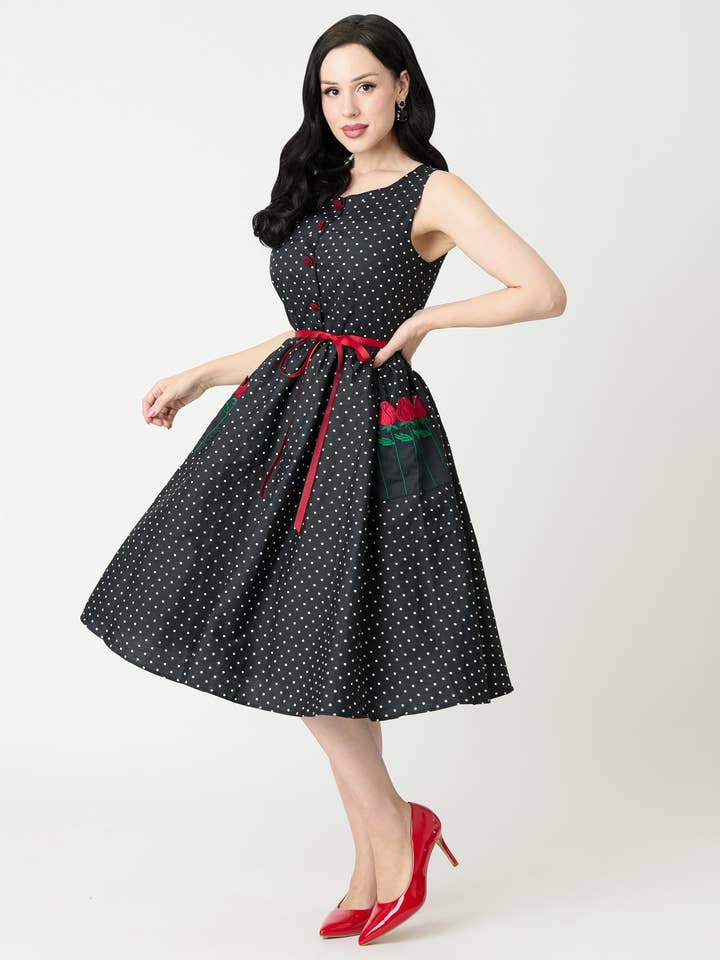 Smak Parlour Svart Prickig Rosärmlös Svängklänning för wholesale av Unique Vintage