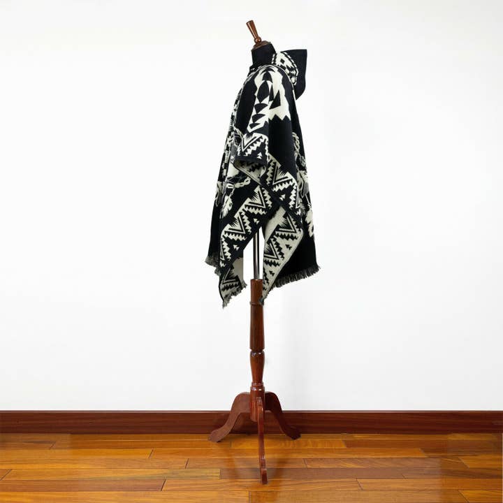 ECUALAMA – wholesale Poncho - Unisex – Lupu - Baby Alpackaull Unisex Hooded Poncho Pullover XXL - Varg mönster