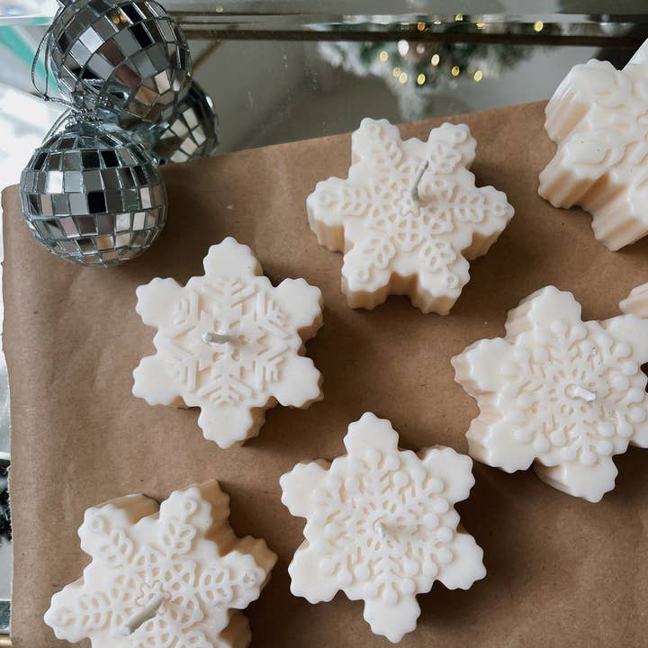 Hi Sunday Collective - Wholesale Novelty Candle - Snowflake Christmas Winter Novelty Candle6