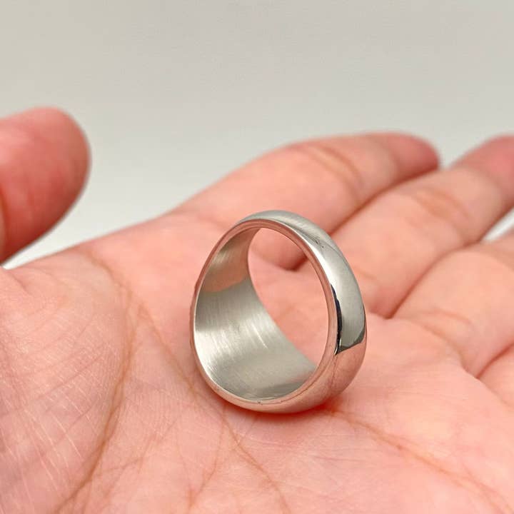 Mio Queena - Wholesale Signet Ring - Men's Jewelry Stainless Steel Wolf Ring - MJ/MR