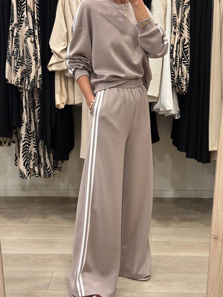 Lovesoft - Wholesale Lounge Set - Women's - Black Varsity Striped Detail Crewneck Pullover Elastic Sweatpants 2pcs Outfit12