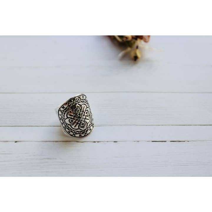 Maya | Anello intagliato per la vendita all'ingrosso da parte di OkayMujer