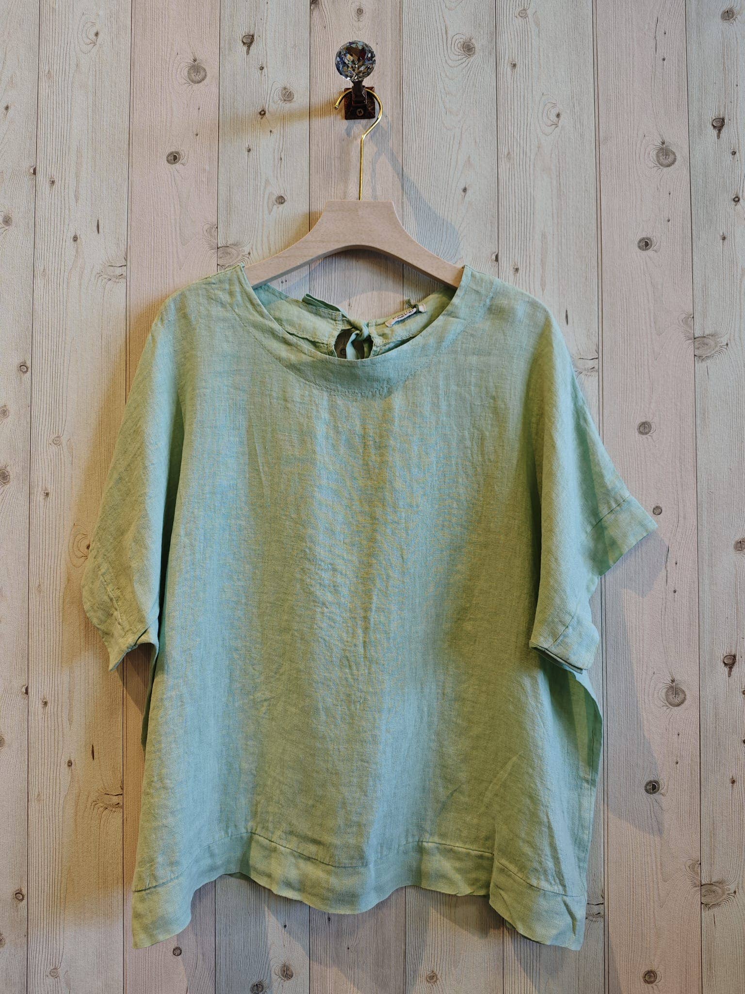 Linen & More - Wholesale Blouse - Dames - REF 17831 Linnen blouse met korte mouwen en strikdetail3
