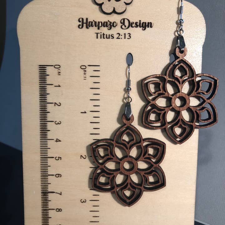 Sapele trä Mandala Drop örhängen för wholesale av Harpazo Design