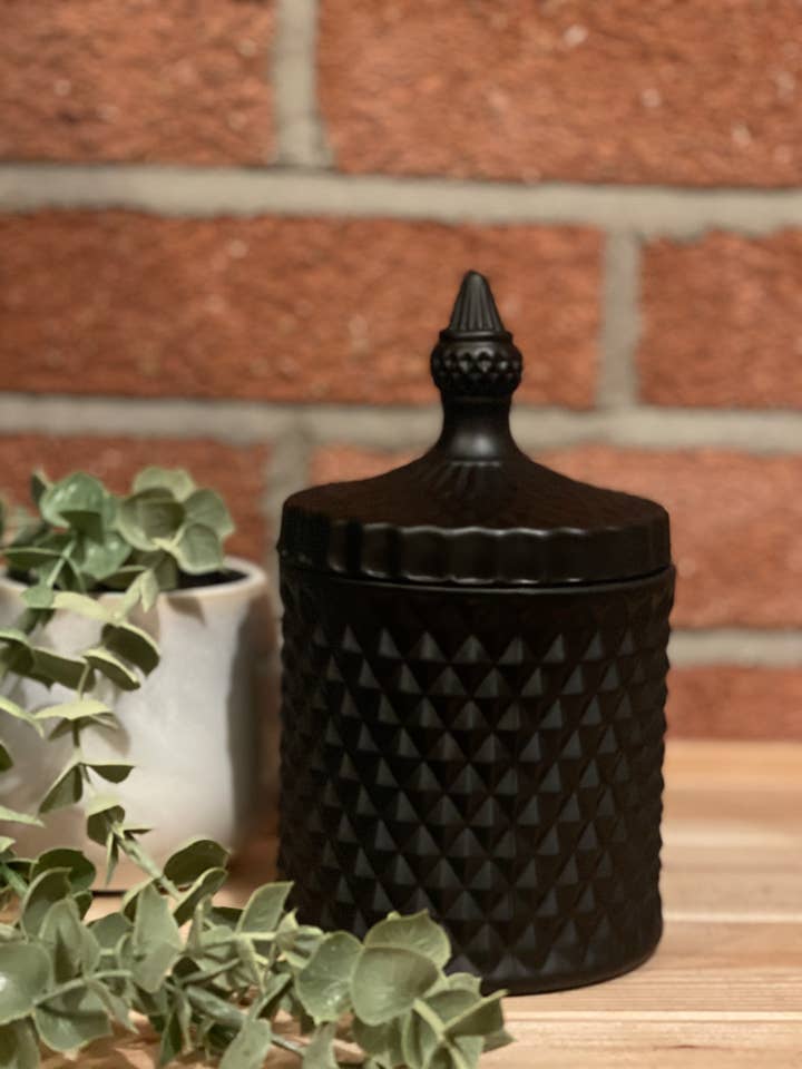 Grande bougie géo noire mate en cire de soja 50 cl pour la vente par Pentu By Bex