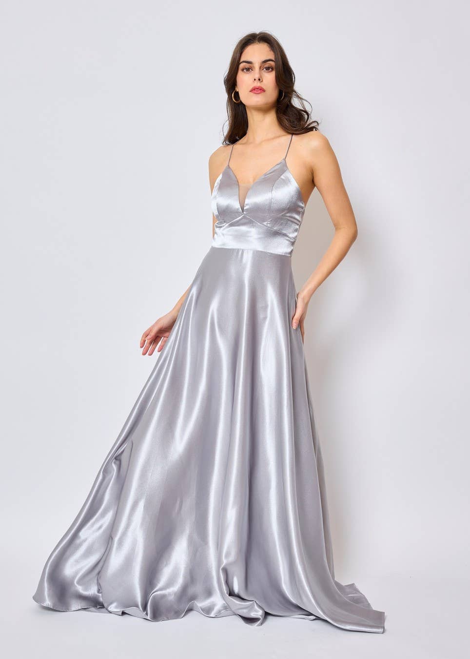 Eva & Lola - Epsilonn – Engroshandel Aftenkjole - Dame – Lang flydende satin kjole med åben ryg - HM218810