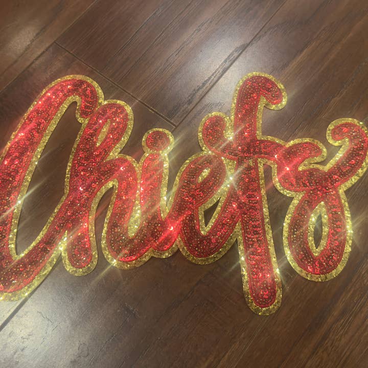 sequinandstiches - Vente Écusson - Patch Chiefs, écusson à paillettes, support doré à paillettes, écusson thermocollant, écusson Game Day, écusson de mascotte de lycée, écusson à faire soi-même4