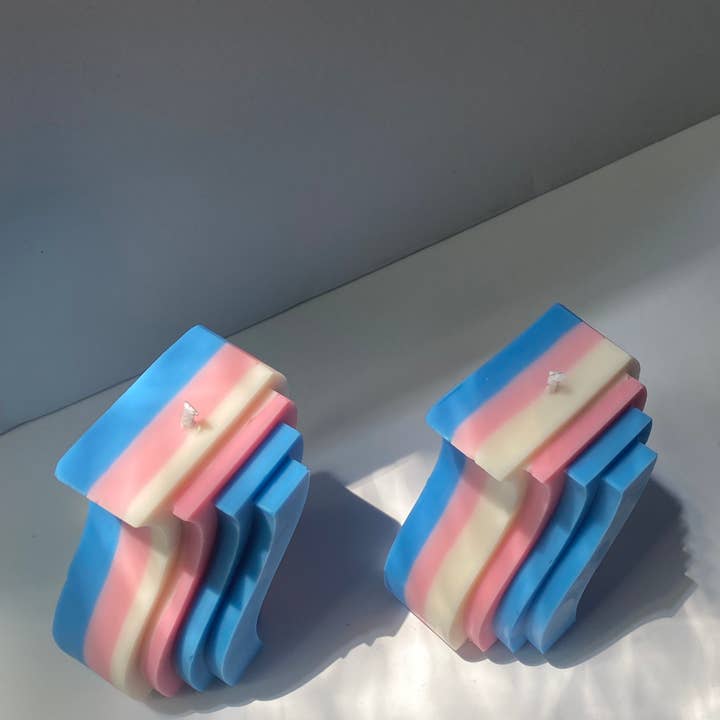 Liv Greene Candles – Großhandel Geschenkkerze – Transgender Pride skulpturale Welle