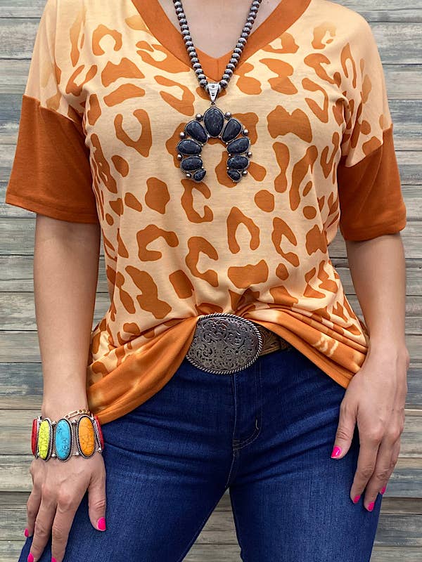 XCH11365 Orange/rust leopard printed short sleeve v-neck top for wholesale by luluclothes