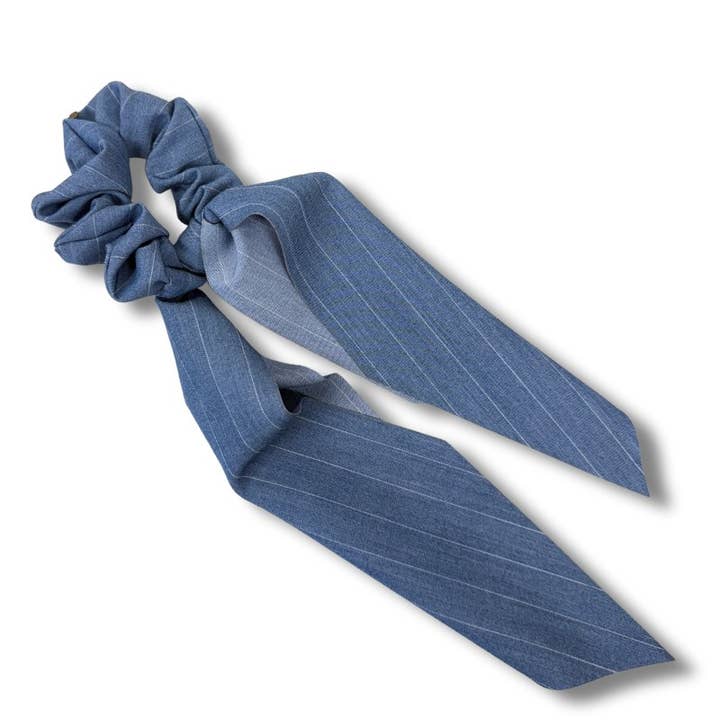Scrunchie med bånd "Stripes Blue" for engroshandel hos Hairjewelz by Elle