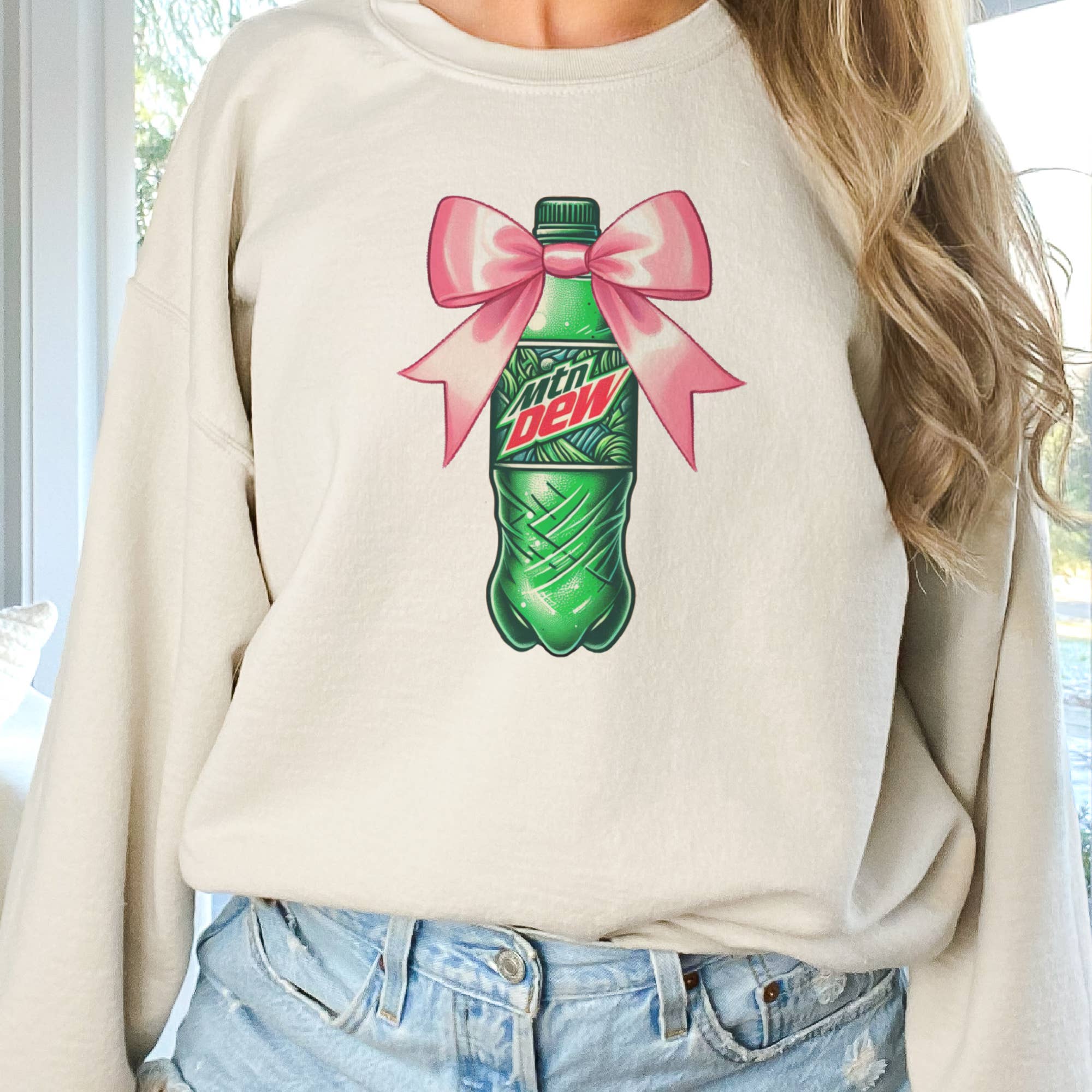 Par.tees by Party On! - Vente Sweat-shirt à imprimés – femme - Sweat-shirt graphique Mountain Dew nœud rose Soda Coquette2