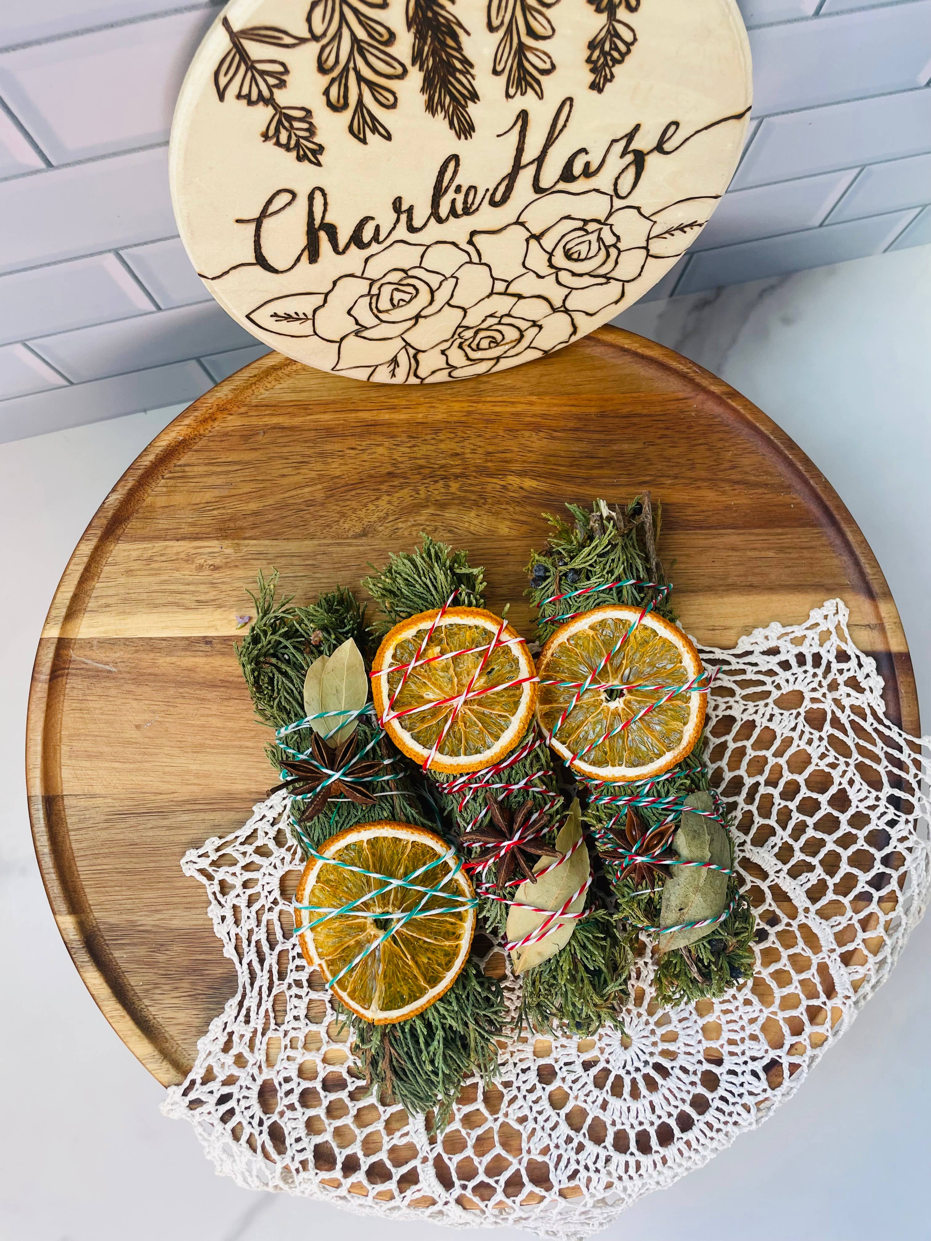 CharlieHaze - Vente Bâton de sauge - Cèdre de Yule, Genévrier, Orange, Laurier, Bâton d'encens5