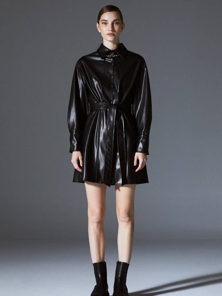 Minivestido camisa com cinto de couro sintético por atacado de Bynes New York