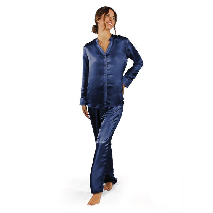 Pyjama en soie artisanale de luxe pour femmes, col à bande, soie de mûrier naturelle pour la vente par Tara Sartoria