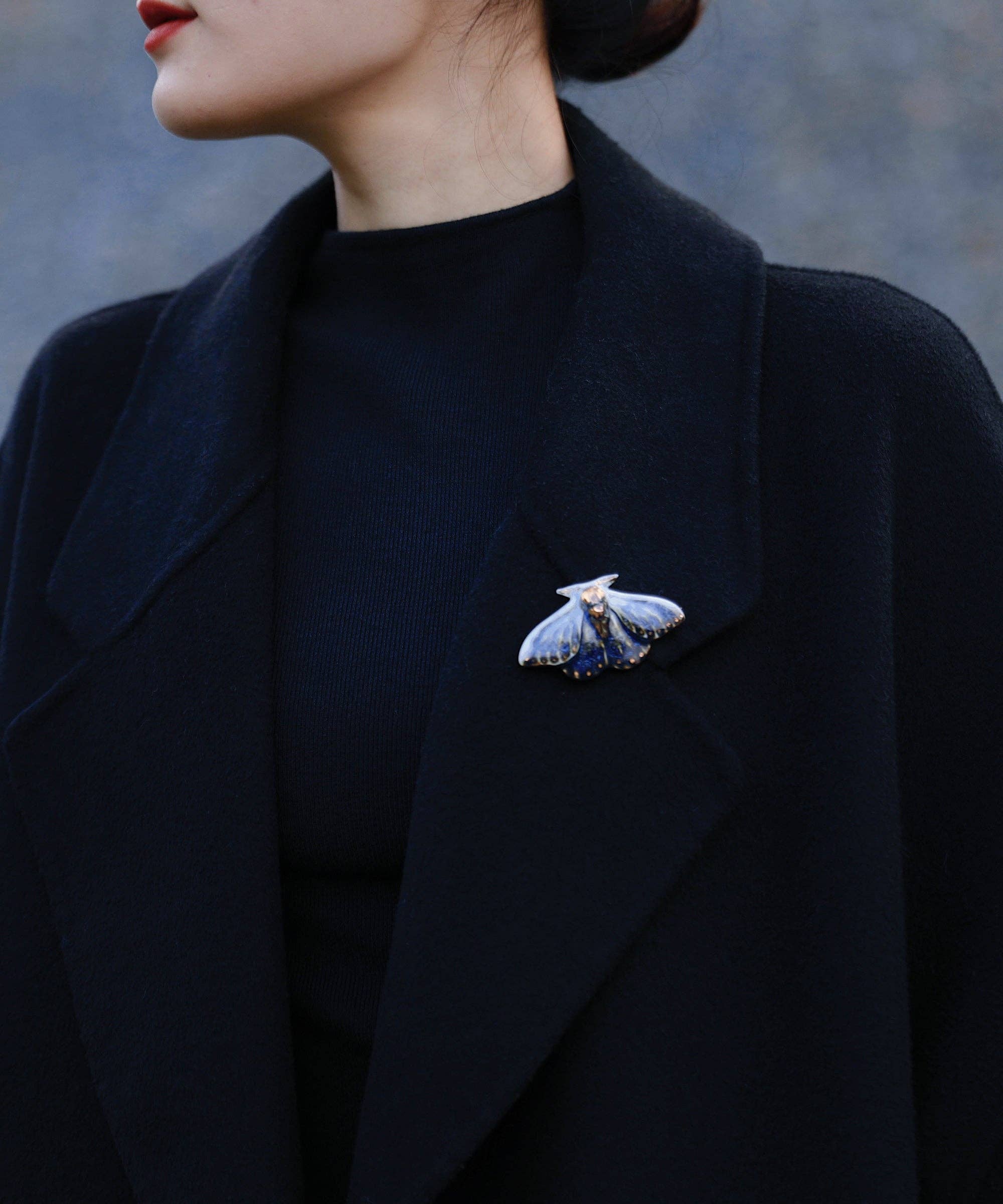 Vermilion Collection – wholesale Pendant/charm necklace – YIHE Ceramic Accessories "Blue Tiger Moth"5