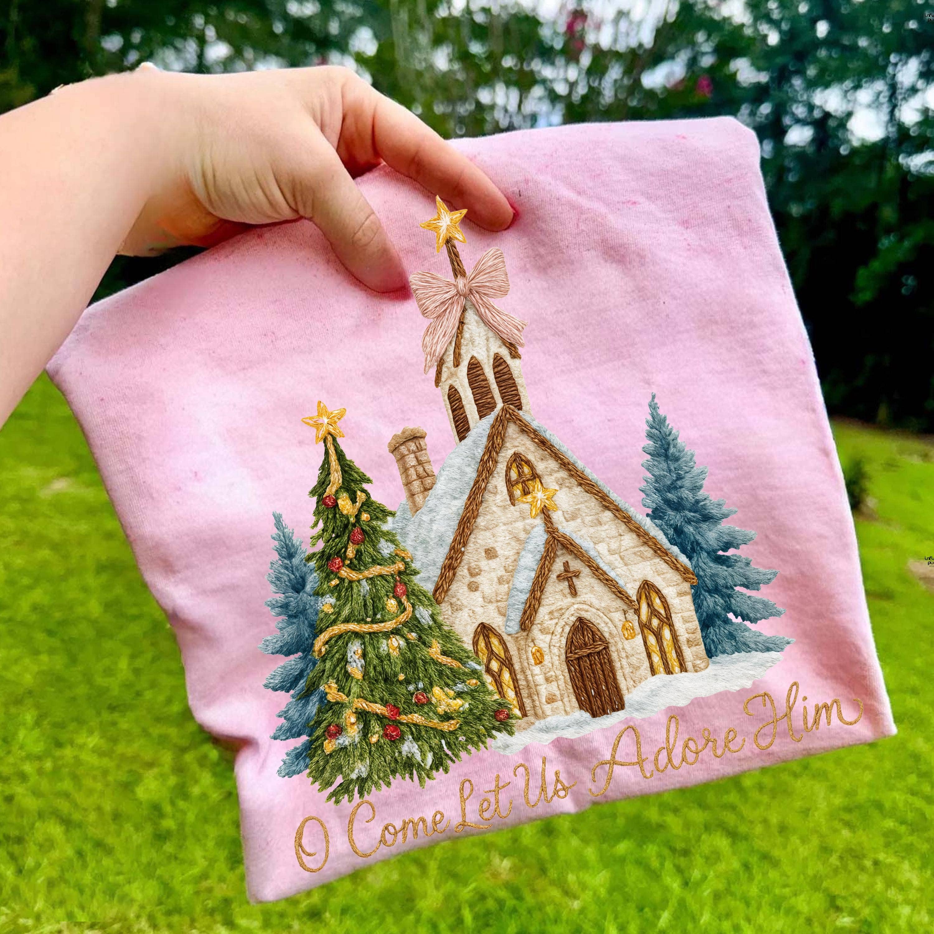 NVC Ecommerce LLC - Vendita all'ingrosso Maglietta stampata - Donna - Maglietta di Natale per la Chiesa, Felpa O Venite Adoriamolo4