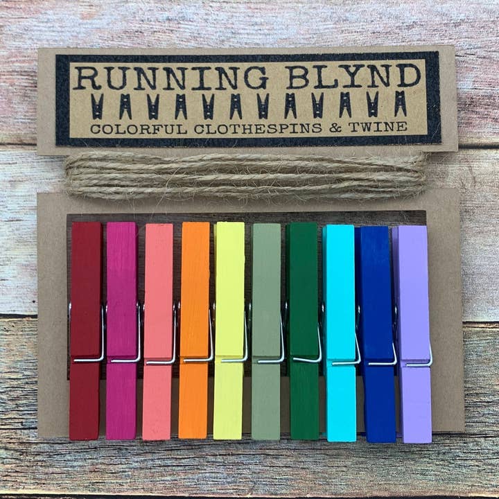 Pinces à linge arc-en-ciel. Pinces à linge colorées. Suspension murale. Exposition artistique pour enfants. Guirlande de photos. Photo Clothesline. Décor de dortoir. Décoration de chambre d'enfants. pour la vente par Running Blynd