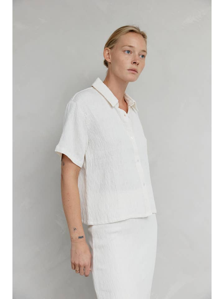 MOD REF - Vendita all'ingrosso Camicia button down - Donna - The Miranda Top | Top con bottoni testurizzati18