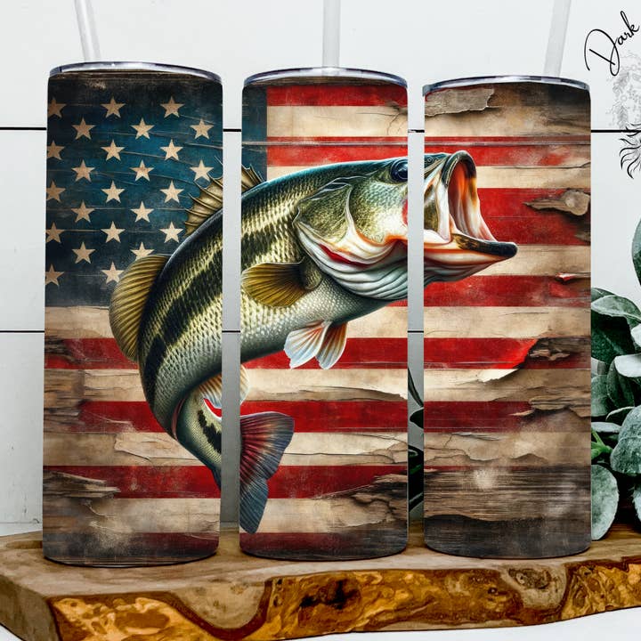 Bandiera patriottica rustica per pesce branzino, da pesca, bicchiere per la vendita all'ingrosso da parte di Dark Horse Dream Designs LLC