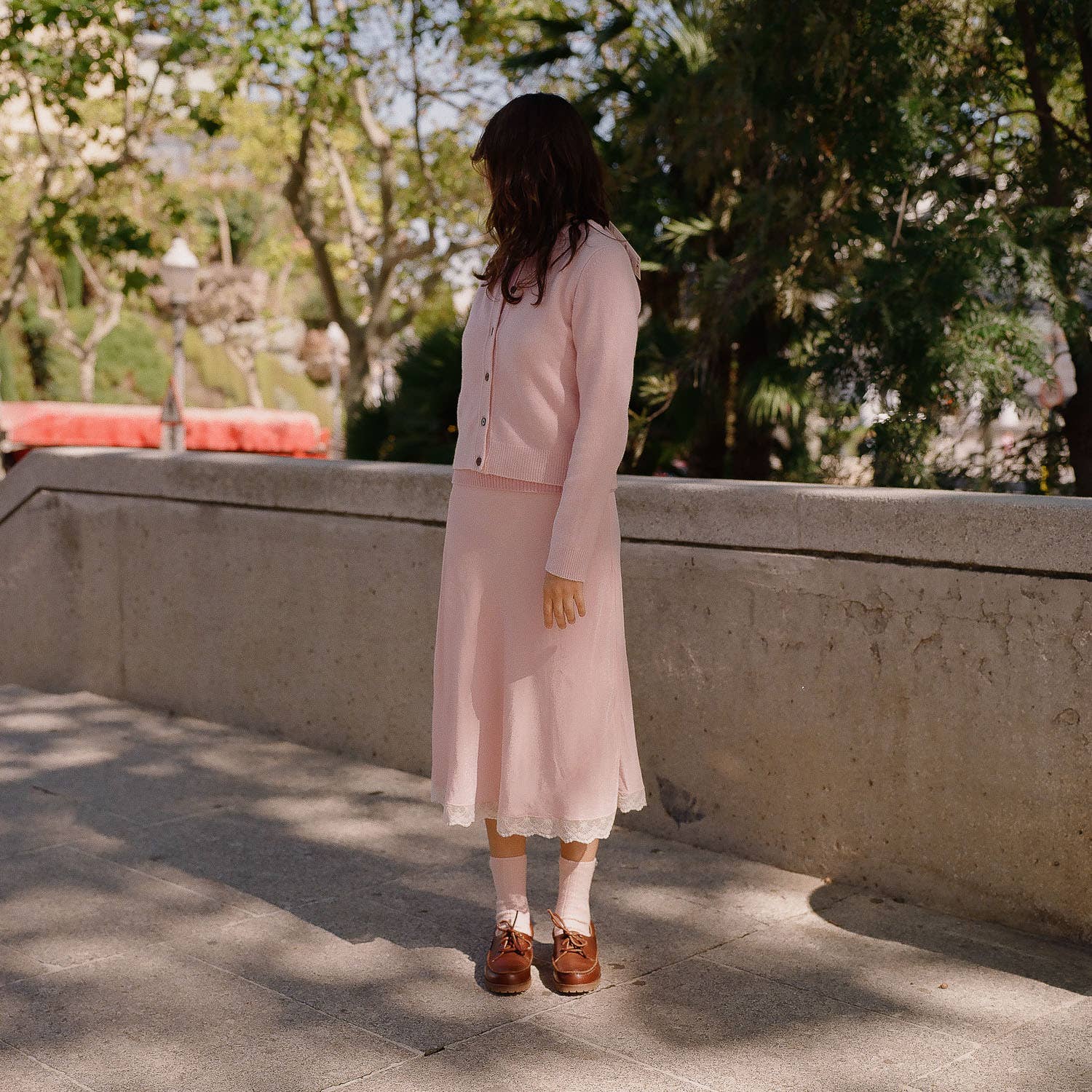 brun Tefer flats i brun rustik stil for engroshandel på Faire3