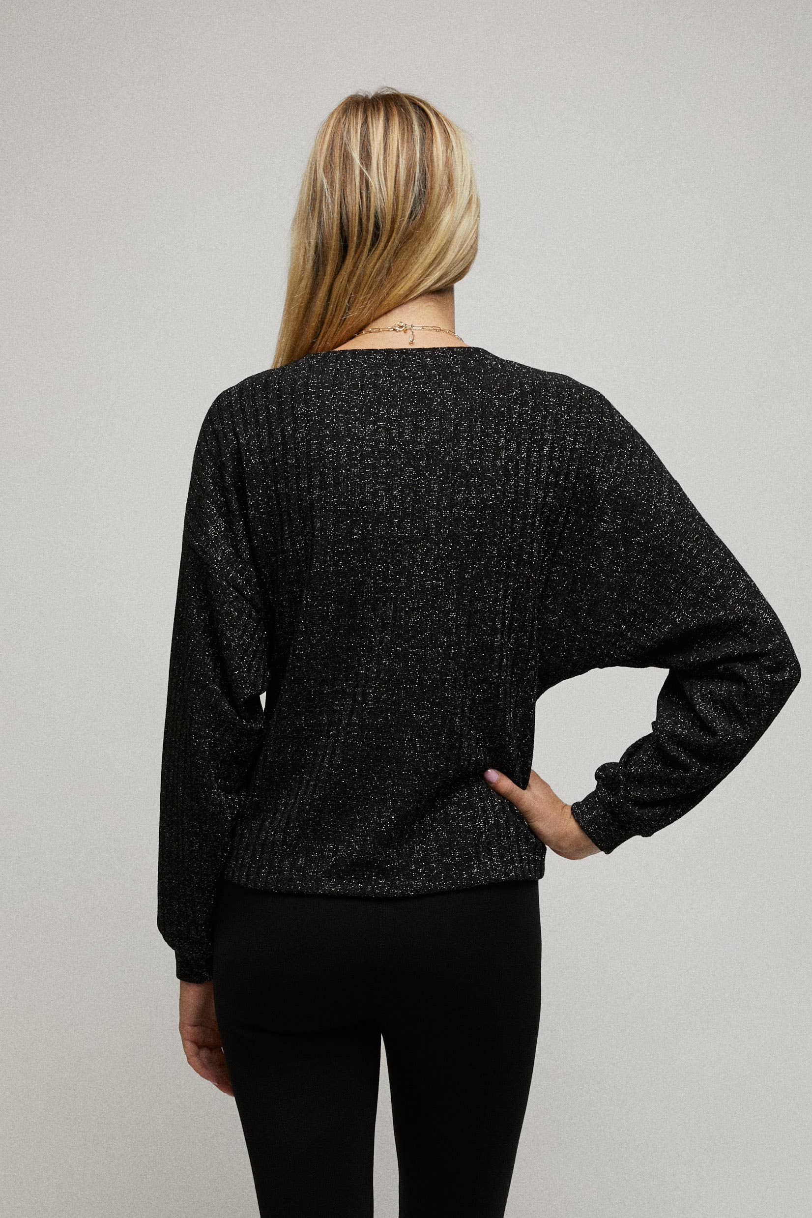 Cerule – Großhandel Strickoberteil – Damen – Langärmliges, kariertes Oberteil aus Lurex-Rippstrick3