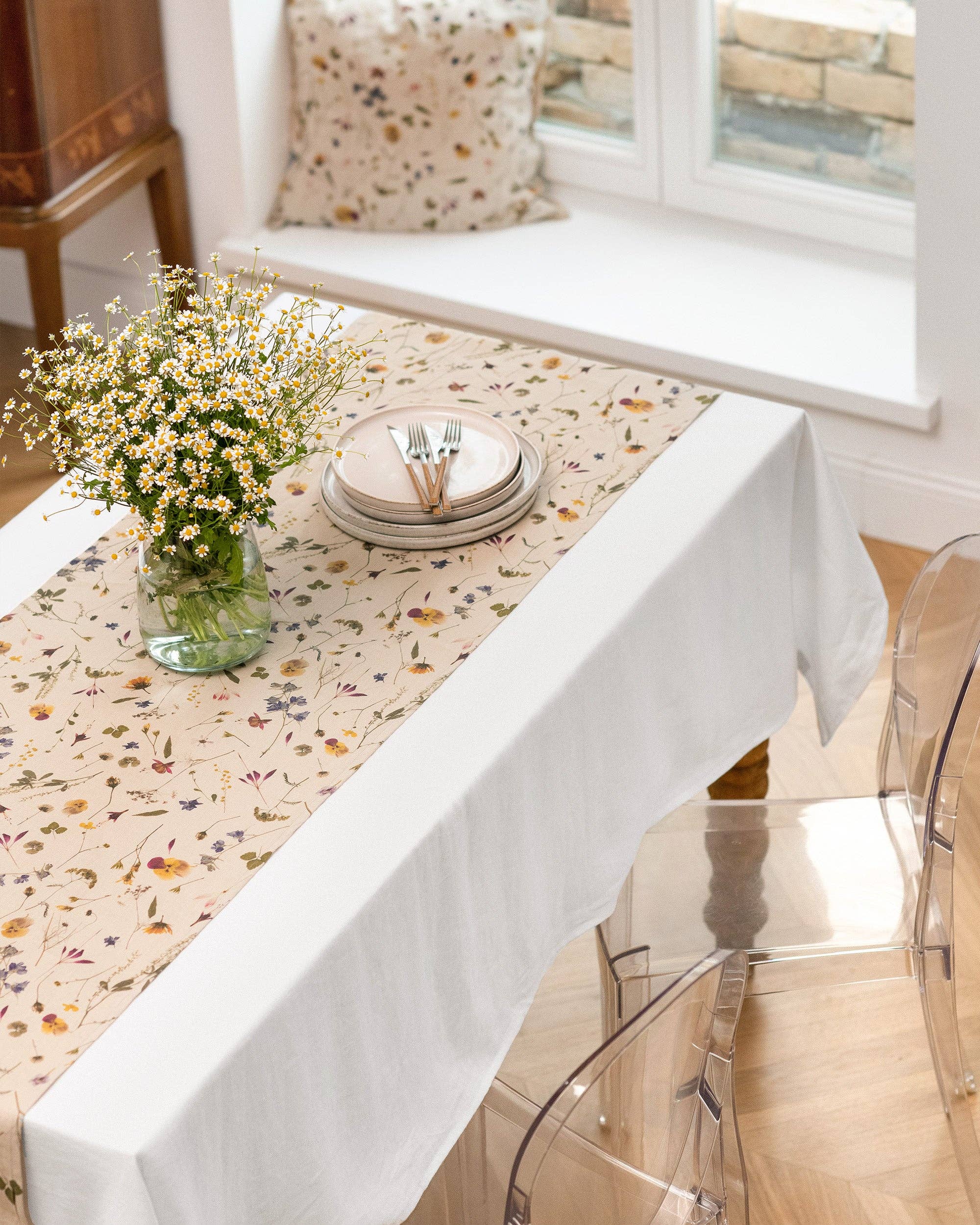 MagicLinen (We handle U.S. import procedures for you) - Wholesale Table Runner - Linen table runner in Botanical print| Floral print1