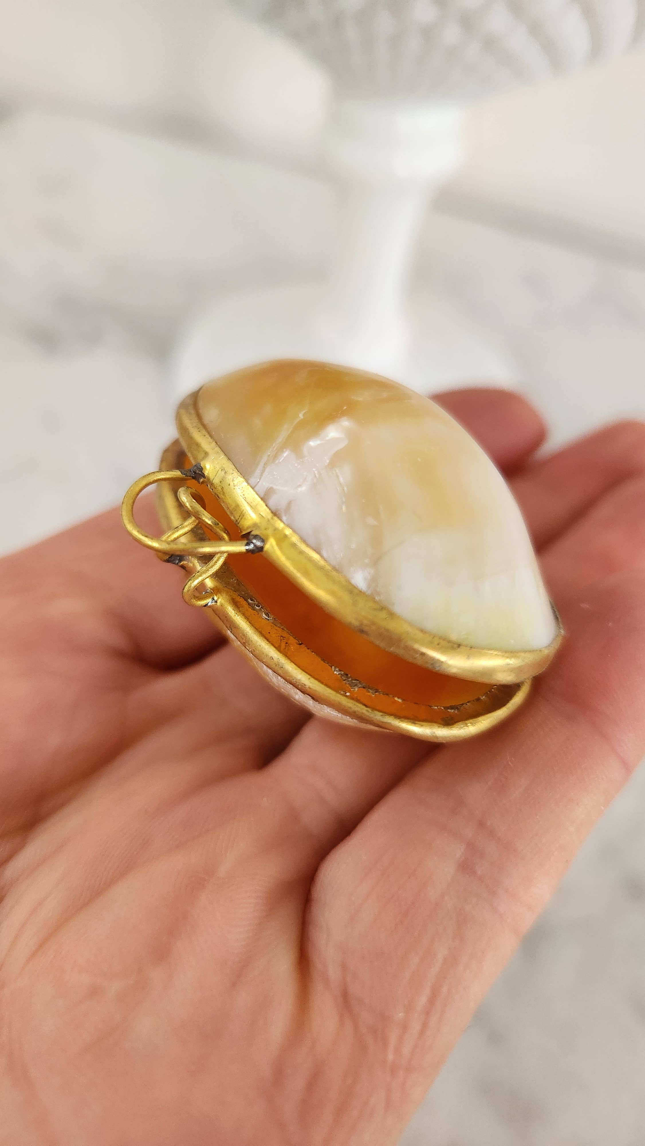 White Tulip Boutique - Wholesale Decorative Box - Mini Gold Mother of Pearl Trinket Pill Box, Coin Purse2